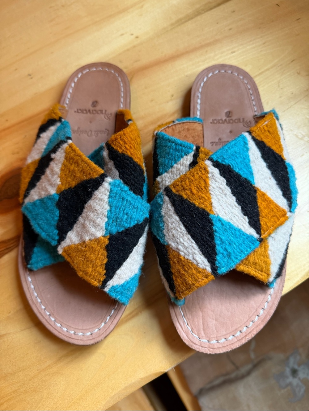 NDAVAA hand loomed jing slide sandals new size 7